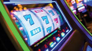 Live baccarat table on rtp idcash88 showing dealing shoes, betting area, and dealer in professional studio setting